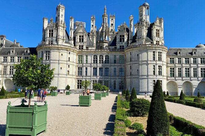 Chambord, Chenonceau, Da Vinci Castle Small Group Trip From Paris - Group Size Limit