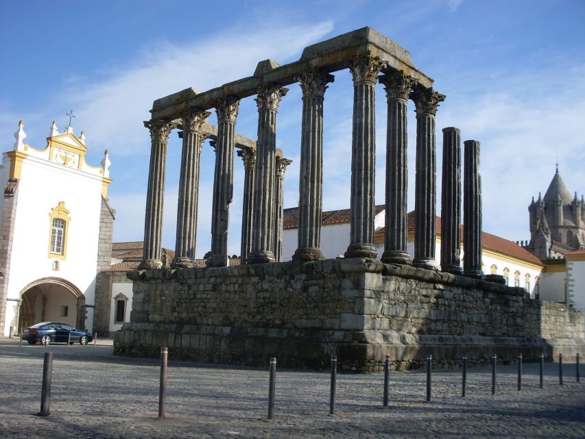 Lisbon: Private Evora Tour With Wine Tasting - Itinerary