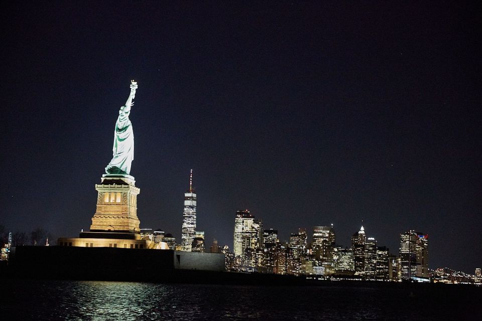 Nyc: City Lights Yacht Cruise With Drink Included - Meeting Point