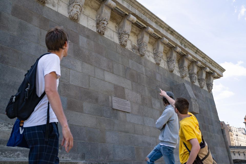 Paris: Iconic Neighborhoods Guided Walking Tour - Le Marais: Fashion and History