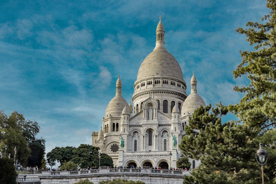 Paris : Sacré-Cœur + Louvre Pyramid Digital Audio Guides - Paris Landmarks Explored