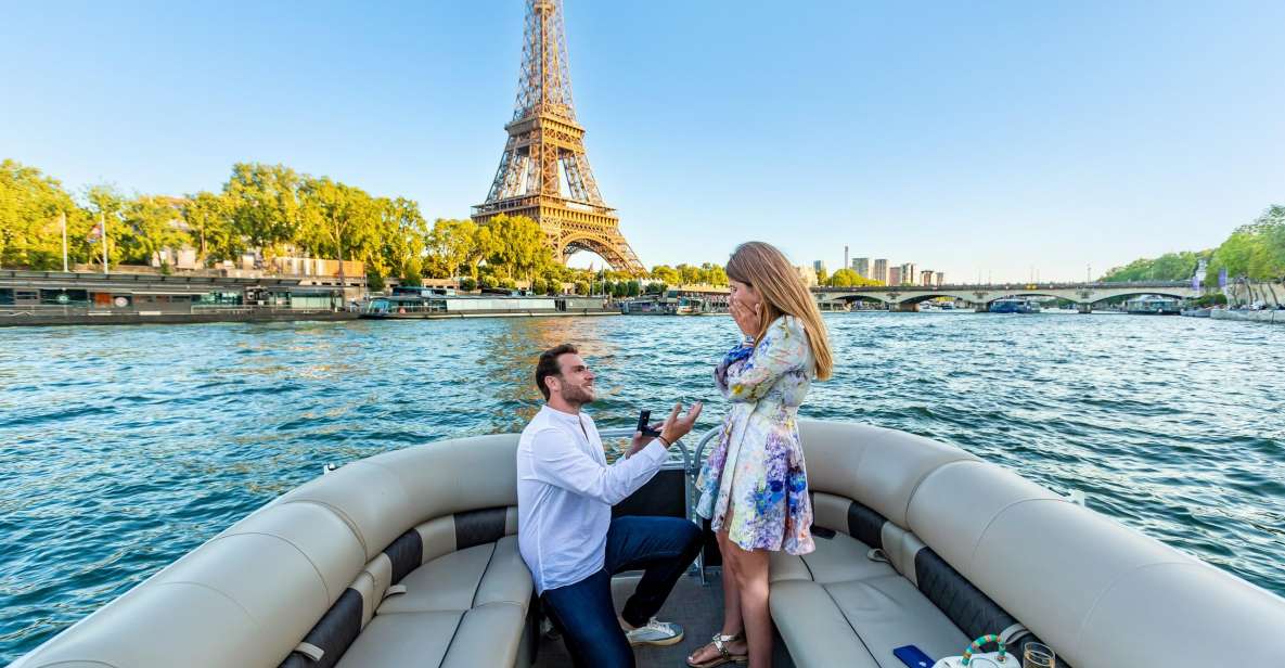 Romantic Photo Shooting on a Private Boat in Paris - Full Description