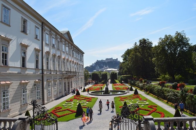 Salzburg Old Town Highlights Private Walking Tour - Language Options and Meeting Point