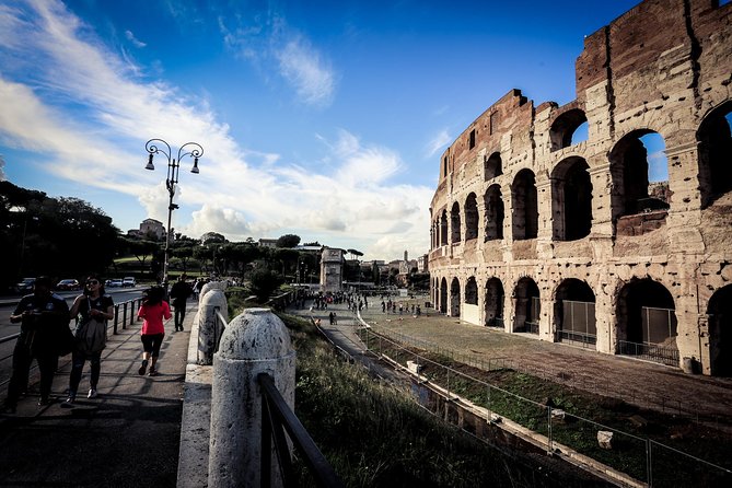 Skip the Line Colosseum, Roman Forum and Palatine Hill Tour With Pick-Up - Guide Expertise
