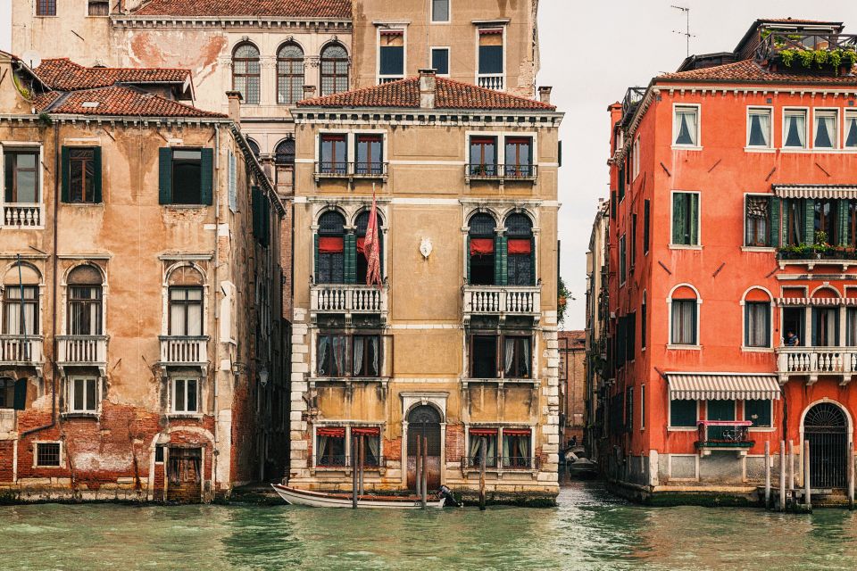Venice: Gondola Ride and a Gala Dinner in a Venetian Palace - Important Information