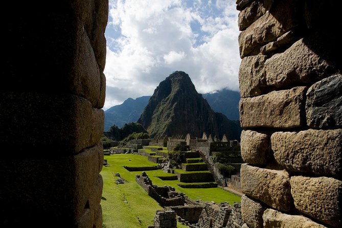 7-Day New Sunrise in Machu Picchu: Lima, Cusco & Sacred Valley. - Language Options and Communication
