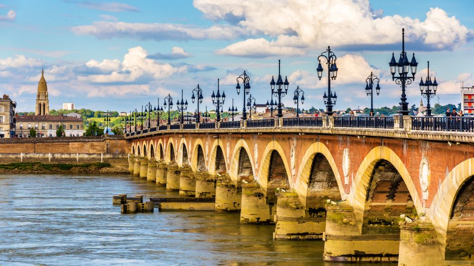 Bordeaux: City Highlights & Self-Guided Scavenger Hunt Tour - Decipher Riddles and Learn Secrets