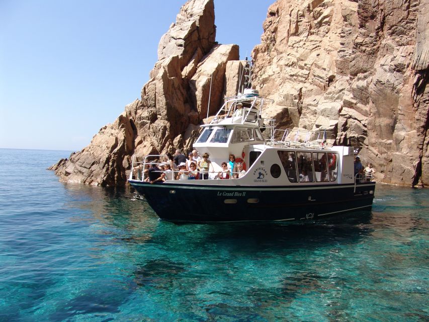 Cargo: Calanques of Piana by Family Boat - Comfort and Amenities Onboard