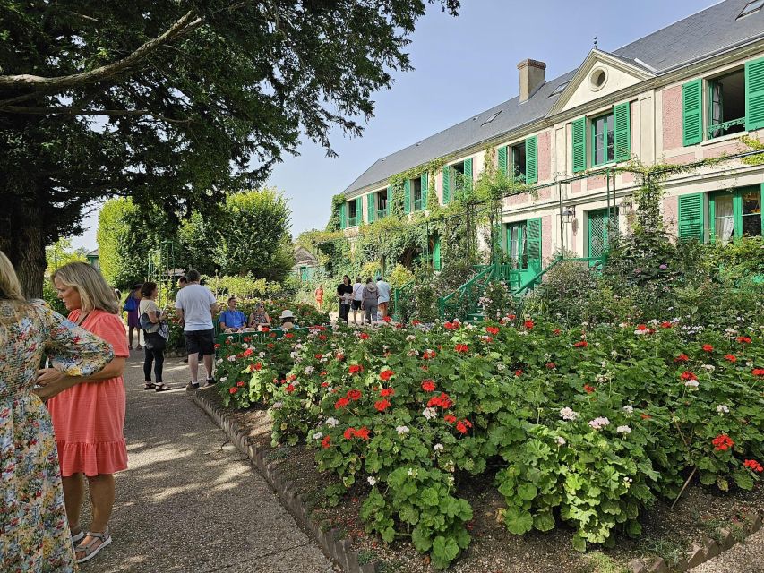 Excursion to Auvers-Sur-Oise & Giverny From Paris - Giverny Experience