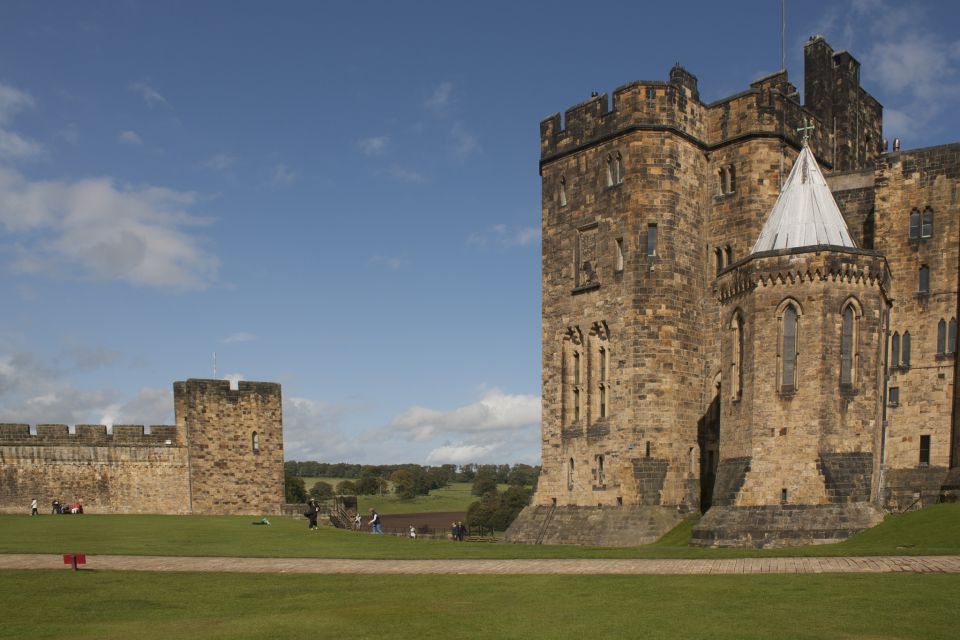From Edinburgh: Alnwick Castle and Scottish Borders Tour - Important Information