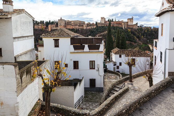 Granada: Sacromonte and Albaycin Neighbourhoods Walking Tour - Tour Logistics