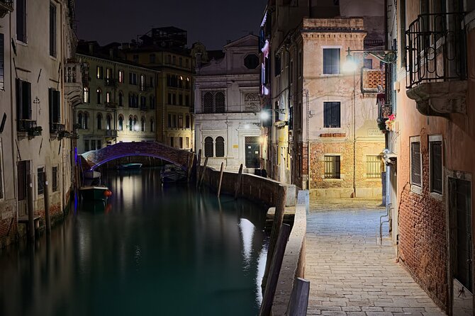 Highlights and Hidden Gems Night Tour in Venice - Highlights and Nighttime Activity