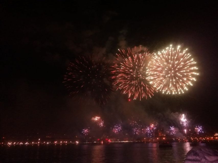 Lisbon: New Years Eve Tagus River Cruise With Open Bar - Important Information