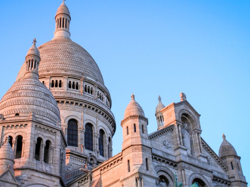 Montmartre: First Discovery Walk and Reading Walking Tour - Navigating the City With Ease