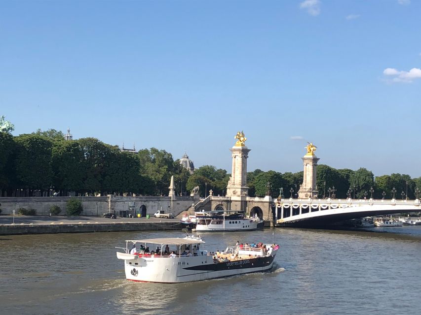 Paris: Explore With a Treasure Hunt Along the Seine River - Solving Puzzles on the Go