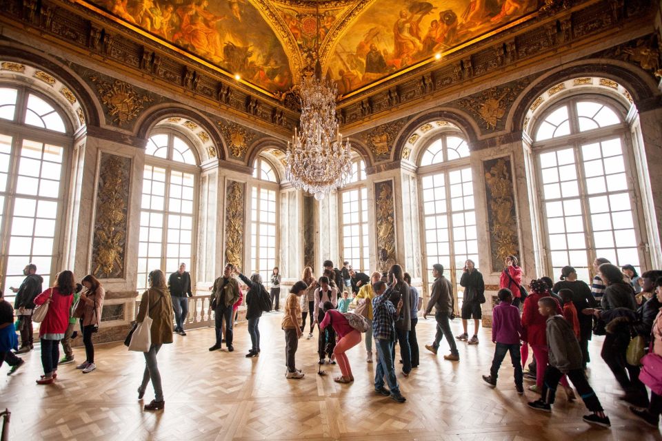 Paris: Gardens of Versailles Walking Tour & Palace Entry - Meeting Point