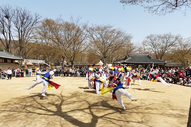 Private Tour : Royal Palace & Traditional Villages Wearing Hanbok - Discovering Traditional Korean Villages