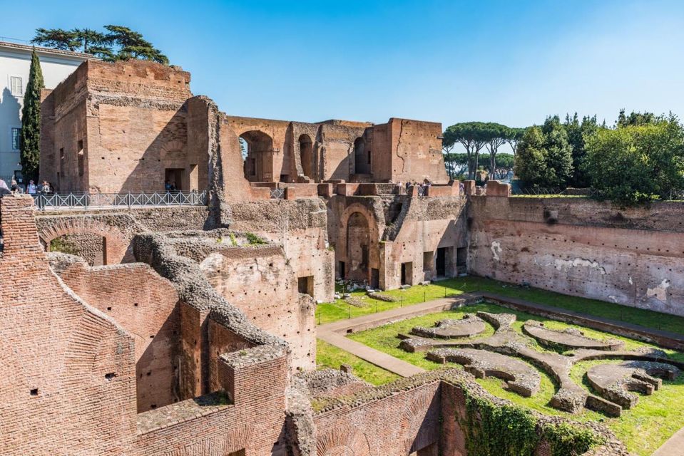 Rome: Roman Piazzas With Colosseum and Roman Forum Tour - Activity Description