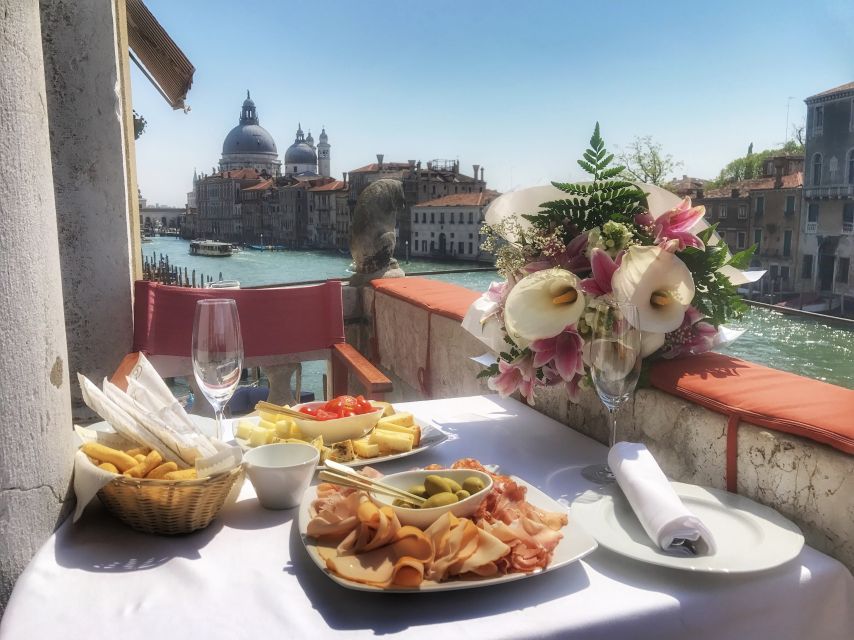 Venice: Gondola Ride and a Gala Dinner in a Venetian Palace - Customer Reviews