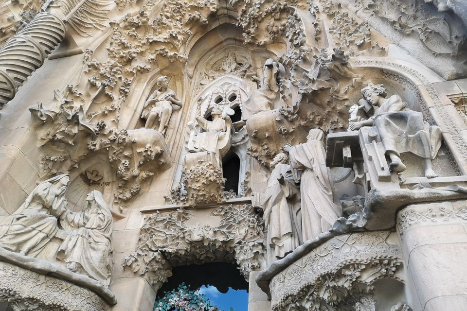 Barcelona: Sagrada Familia and Park Guell Full-Day Tour - Important Information