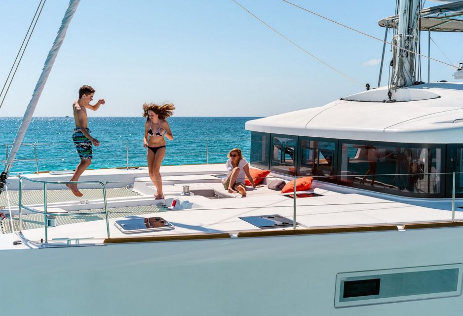 Catamaran Sunset Cruise Dia Island - Premium Menu & Drinks - Inclusions and Facilities