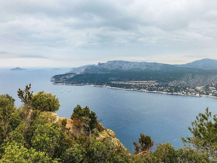 From Marseille: Cassis and Aix-en-Provence Tour - Common questions