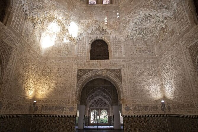 Guided Walking Tour of the Alhambra in Granada - Common questions