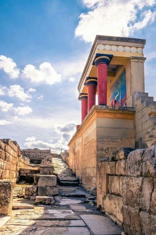 KNOSSOS PALACE AND HERAKLION TOWN ARCHAEOLOGICAL MUSEUM - Common questions