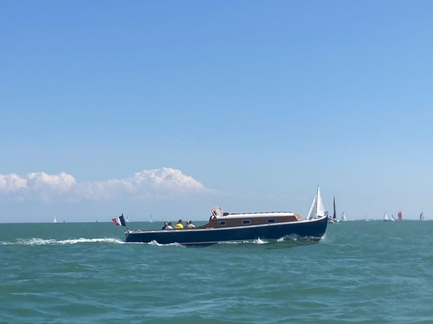 La Rochelle: Les Minimes and Bay Boat Tour - Tour Logistics and Operations