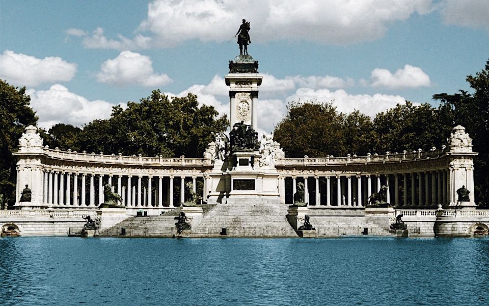 Madrid: Historical Center 2.5-Hour Guided Walking Tour - Tips for Travelers