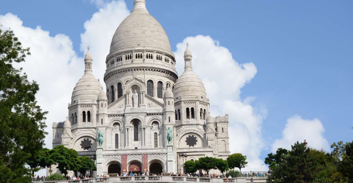 Montmartre: First Discovery Walk and Reading Walking Tour - Unforgettable Memories to Collect