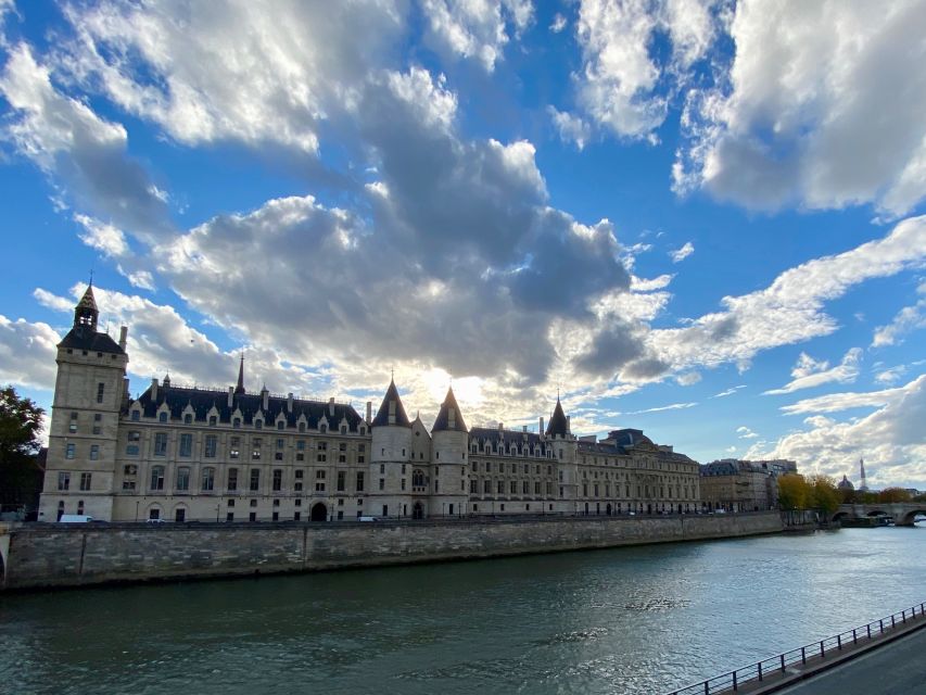 Paris: History of Crime Smartphone Audio Guide Walking Tour - What to Expect on Tour