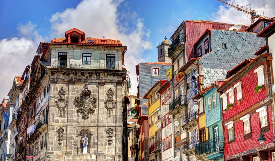 Private 4 Hours Tour of the Main Monuments in Oporto - Common questions