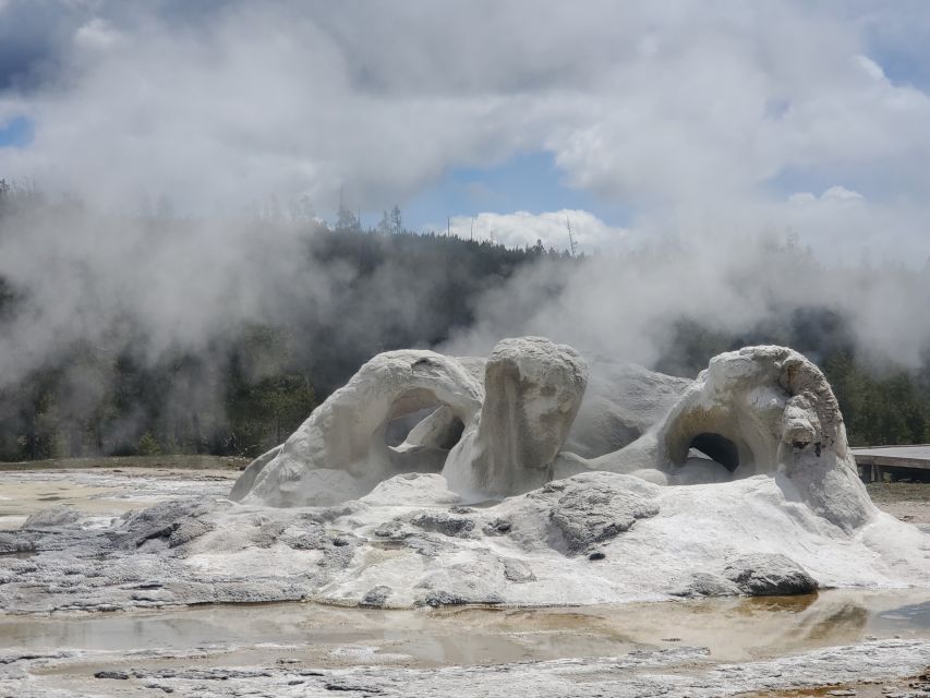 Yellowstone: Upper Geyser Basin Guided and Audio Tour - Meeting Point
