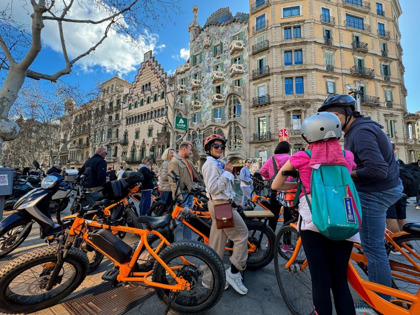 Barcelona: Top-25 City Sights Bike/eBike Guided Private Tour - Highlights