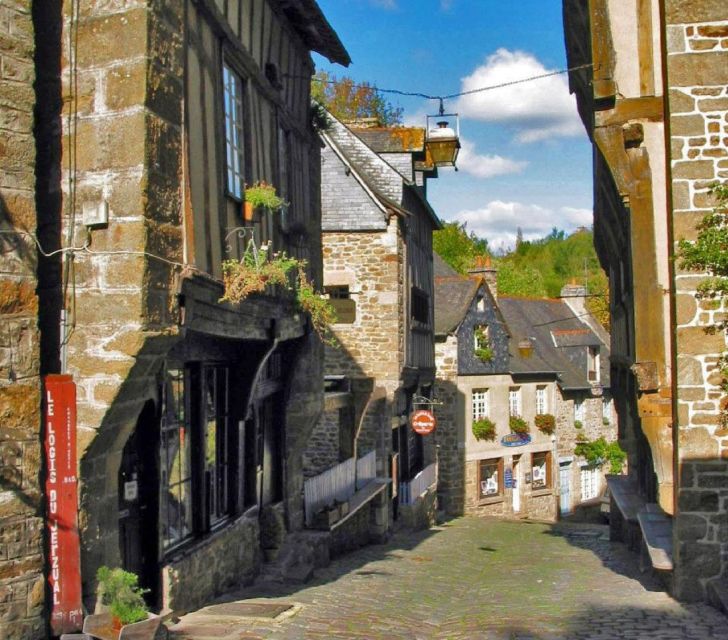 Dinan: Private Guided Walking Tour - Meeting Point