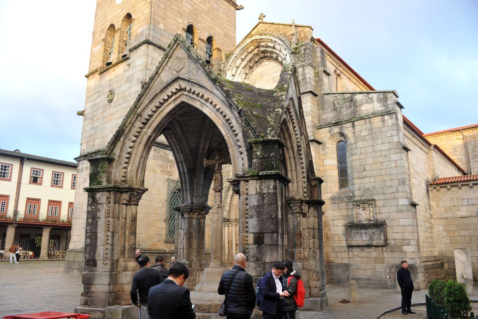 Guimarães: Guided Day Tour With Lunch and Drinks - Booking Details