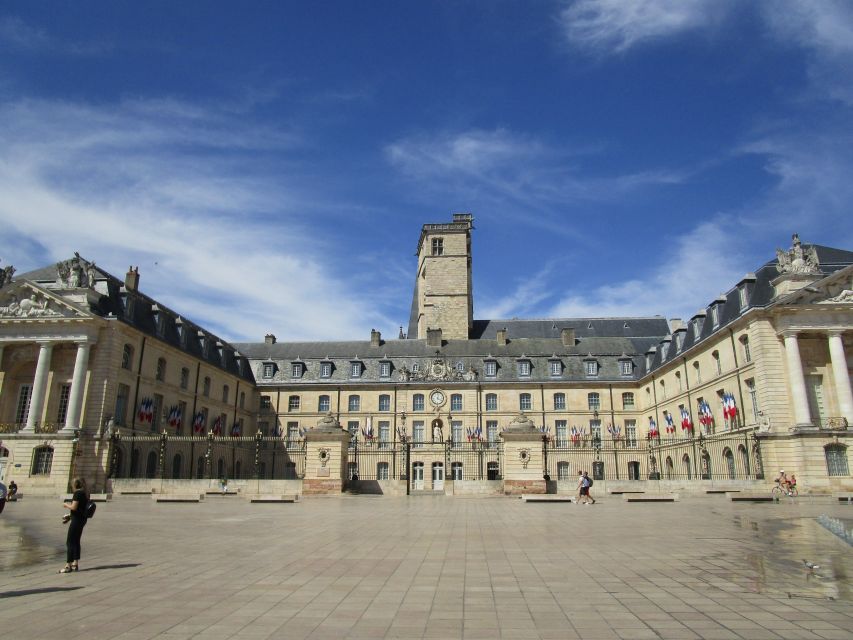Historical Dijon: Outdoor Escape Game - Dijons Iconic Landmarks Revealed