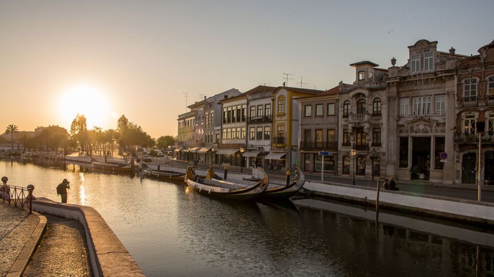 Lisbon: Private Transfer to Porto With Aveiro & Fatima Tour - Common questions