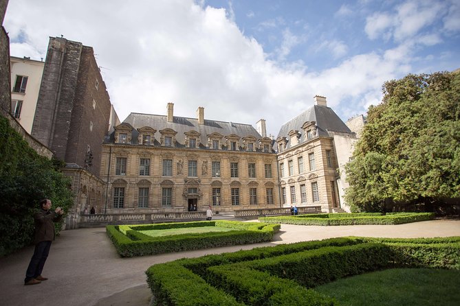 Marais Self-Guided Audio Tour: the Neighborhood That Has It All - Common questions