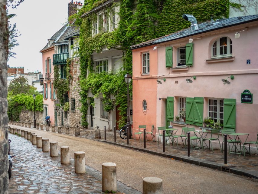 Montmartre: First Discovery Walk and Reading Walking Tour - Reading the Citys Interesting Stories