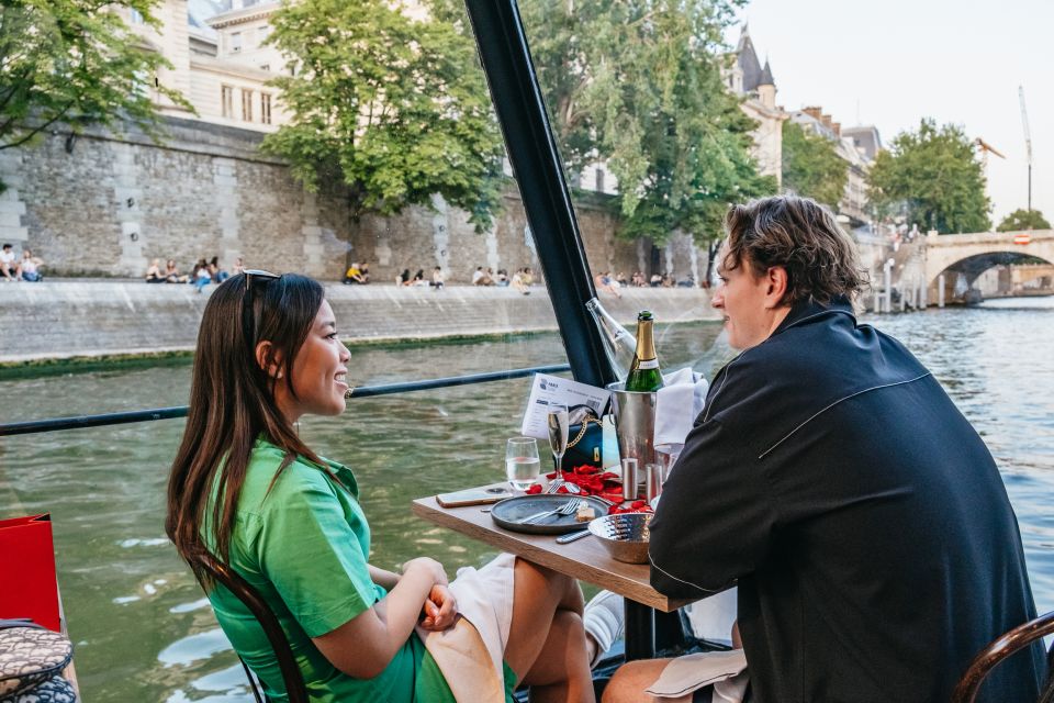Paris : 3-Course Gourmet Dinner Cruise on Seine River - Accessibility and Meeting Point
