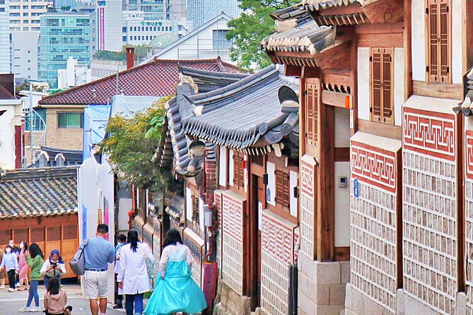 Royal Palace and Traditional Villages Wearing Hanbok Tour - Health and Safety Guidelines