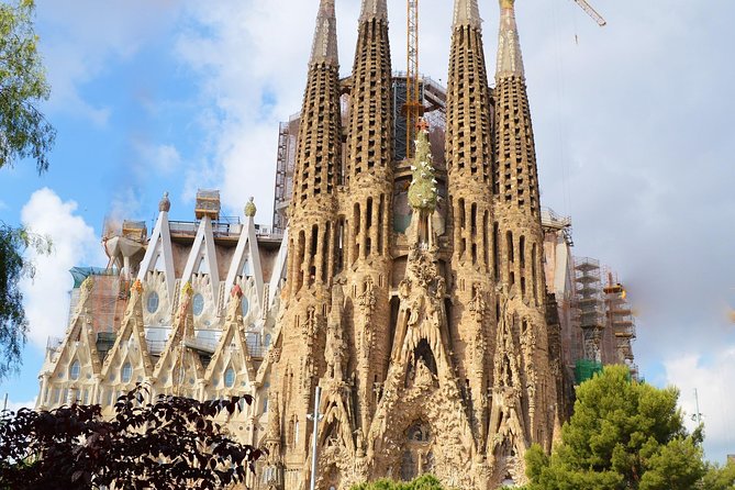Sagrada Familia: Fast Track Guided Tour With Optional Tower - Additional Information