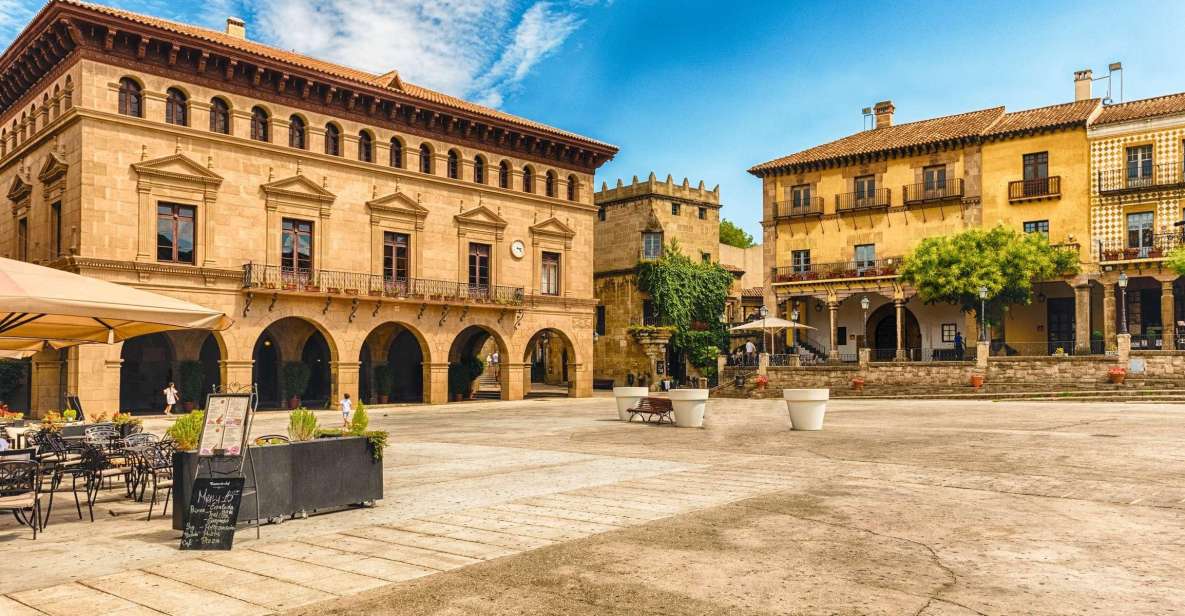 Skip-the-line Poble Espanyol Barcelona Spanish Village Tour - Background