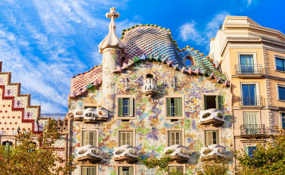 Barcelona Old Town Tour With Family-Friendly Attractions - Meeting Point and Guidelines