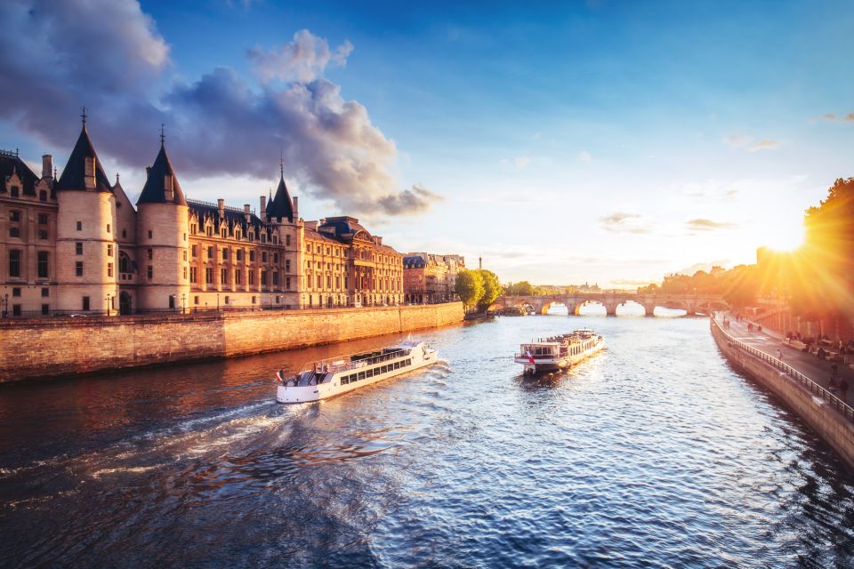 Paris: First Discovery Walk and Reading Walking Tour - Tour Inclusions and Exclusions
