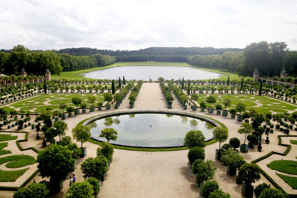 Paris: Gardens of Versailles Walking Tour & Palace Entry - Experience Highlights