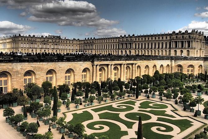 Private 5-Hour Tour to Palace of Versailles (Skip the Line) From Paris Hotel - Common questions
