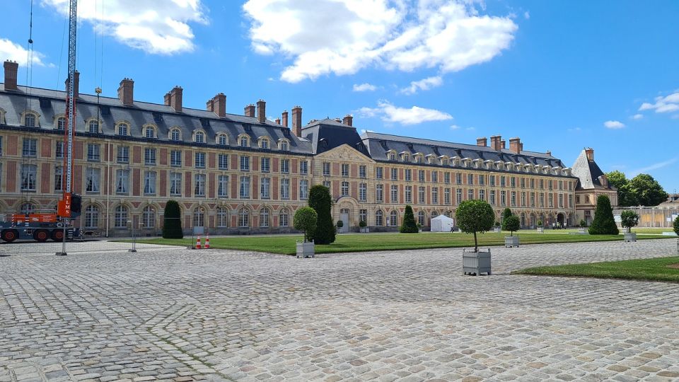 Private Tour to Chateaux of Fontainebleau From Paris - Common questions